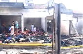 Puing-Puing Kebakaran Pasar Dwikora Parluasan Masih Menumpuk dan Pedagang Belum Berjualan