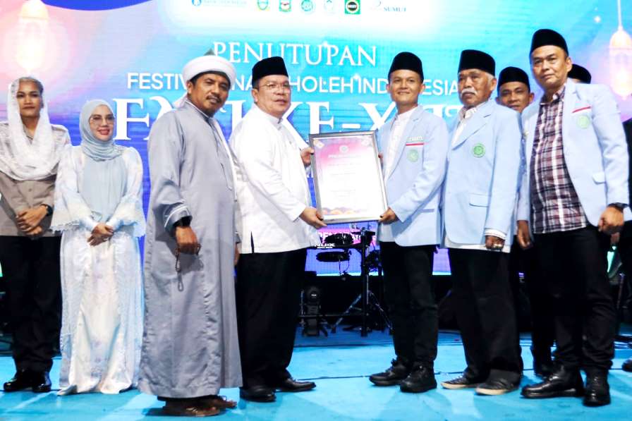 Walikota Pematangsiantar Terima Penghargaan Sebagai Tokoh Toleransi Sumut dari DPW BKPRMI Sumut