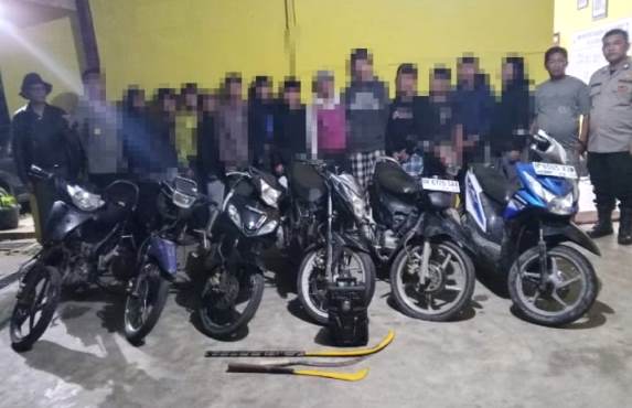 Gagalkan Tawuran, Kapolsek Dolok Silau Amankan 13 Remaja dan 3 Kelewang
