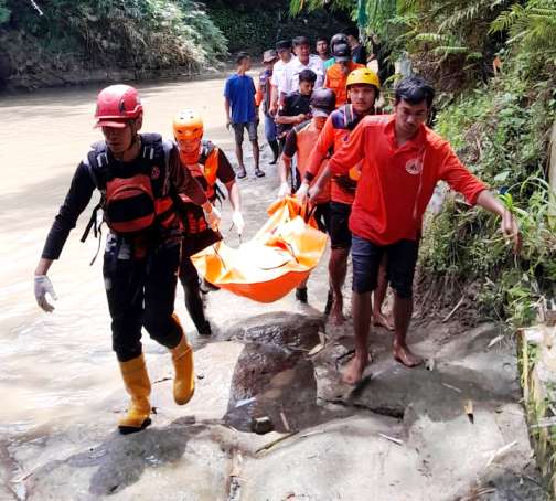 Setelah Dicari Tiga Hari, Bocah Hanyut di Sungai Bah Sosopan Akhirnya Ditemukan