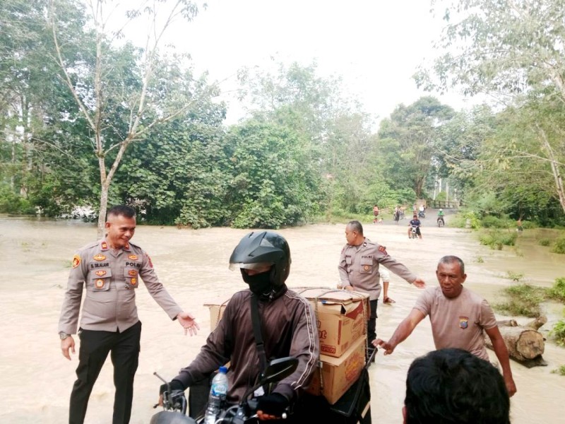 Banjir di Bosar Maligas, Genangi Badan Jalan Sampai 40 Cm