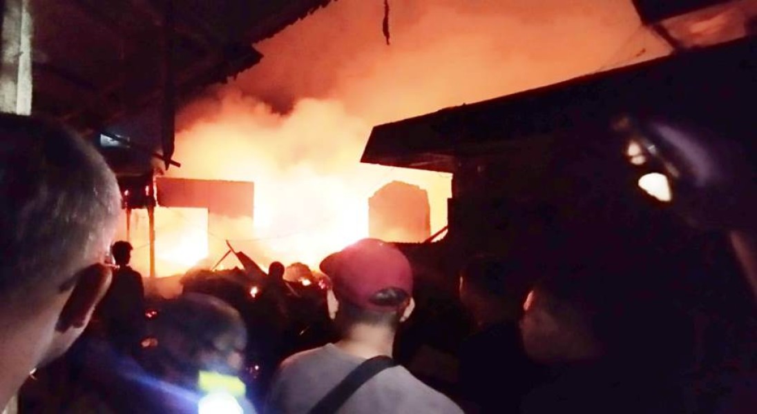 Ratusan Kios Pasar Dwikora (Pajak Parluasan) Siantar Terbakar