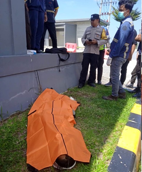 Saat Hendak Berpindah Bus, Seorang Penumpang Meninggal di Pintu Tol Sinaksak