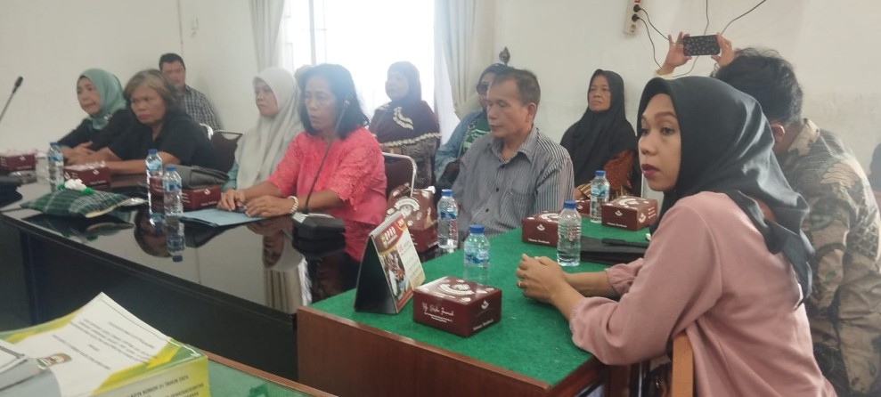 Tak Tau Lagi Mengadu Kemana, Warga Tomuan  Sampaikan Polusi PT SSU kepada  DPRD Pematangsiantar