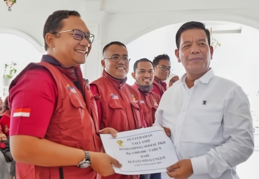 Rakor PKH, Bupati Simalungun beri tali asih dan BPJS buat para pendamping