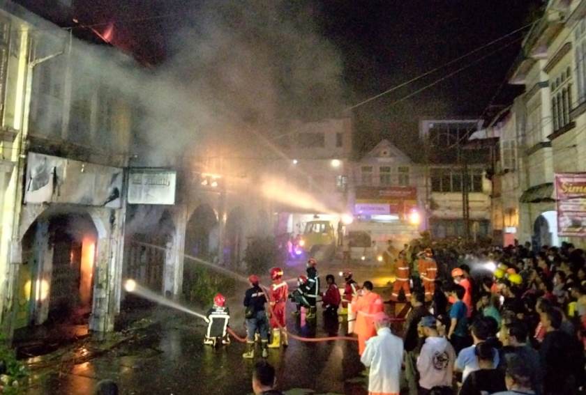 Lima Ruko di Jalan Bandung Siantar Terbakar