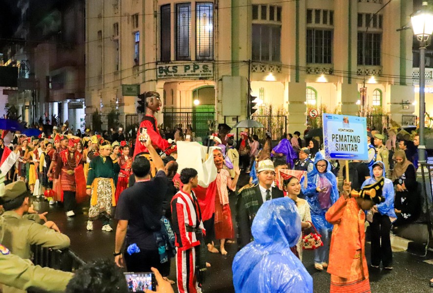 Pesona Budaya Simalungun Tampil Memukau di Karnaval “The Sparkling of Local Heroes & Culture”