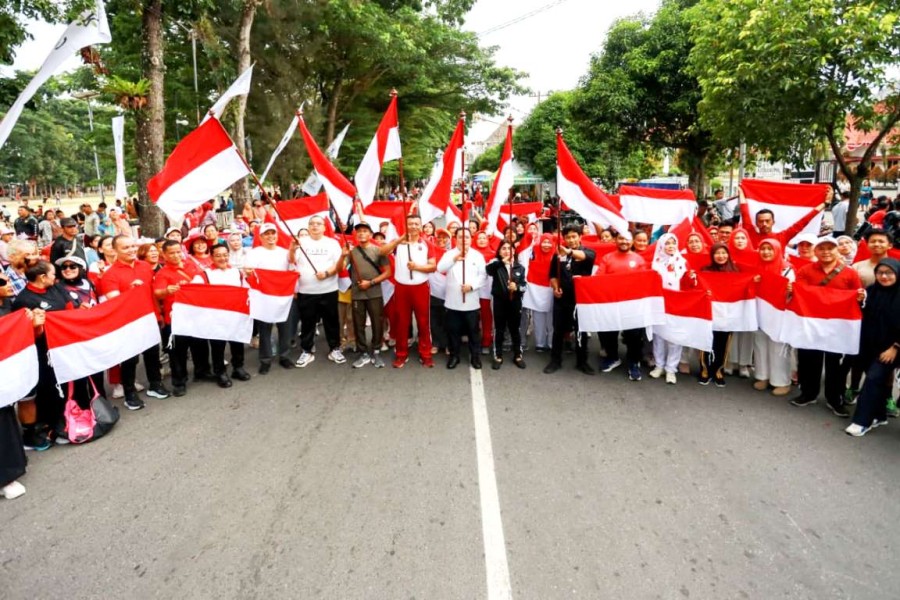 Car Free Day di Siantar, Bagi-Bagi Bendera Merah Putih