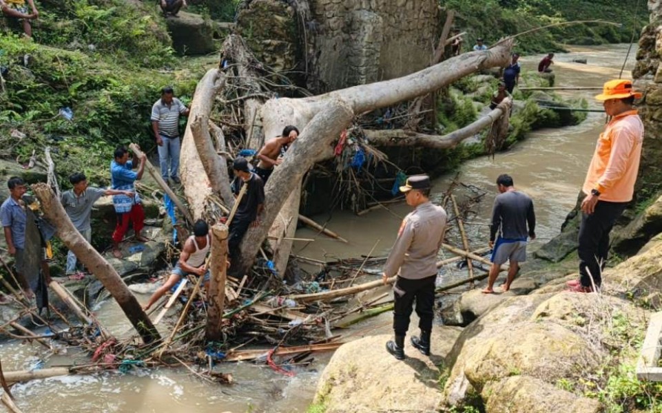 Diduga Hanyut di Bah Tongguran, Warga Tanah Jawa  Belum Ditemukan