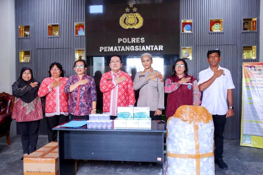 Walikota Siantar Serahkan 1000 Alat Test Urine kepada Kapolres