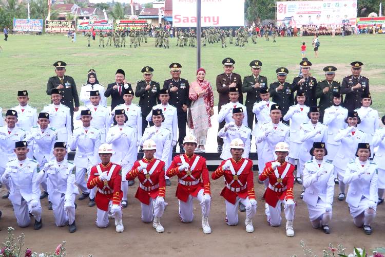 Kapolres Simalungun Pimpin Aubade dan Penurunan Bendera