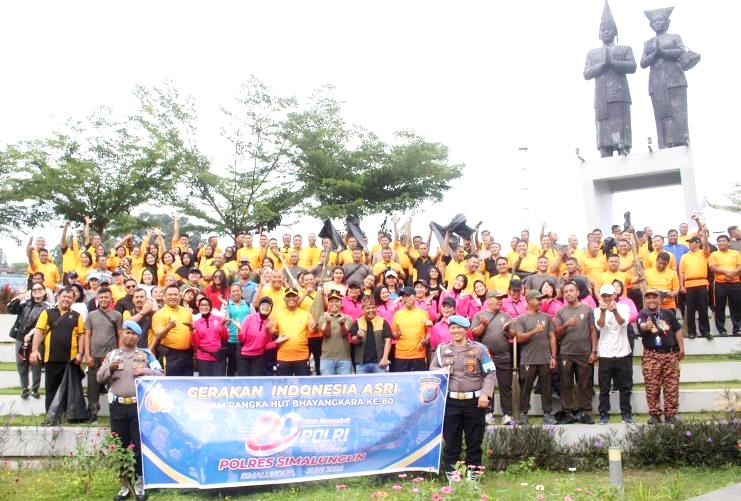 Kapolres Simalungun Pimpin Gerakan Indonesia Asri di Pantai Bebas Parapat